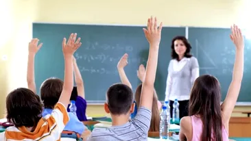 Vacanța de iarnă mai lungă pentru elevii din România? O posibilă grevă a profesorilor le-ar putea prelungi șederea acasă celor mici