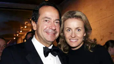 Si bogata, si stilata! Jenny, romanca stapana peste 11 miliarde de dolari, a facut furori la un bal de caritate!