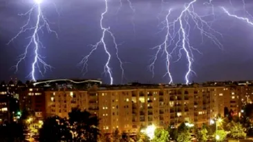 Cod roşu de fenomene meteo extreme în România! ”Vor fi cantități de apă de peste 50-90 de litri pe metrul pătrat”